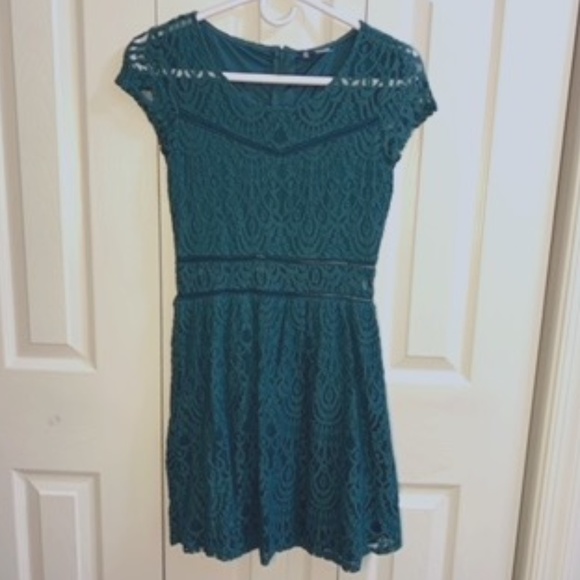Green Lace dress - Picture 1 of 7